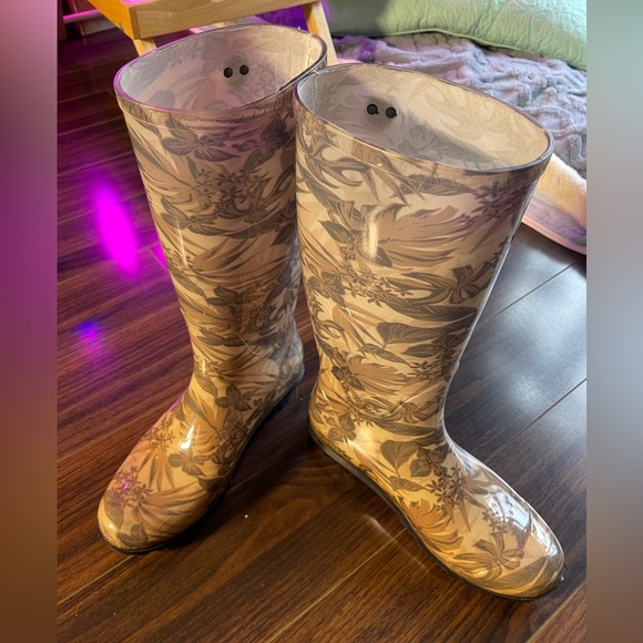 Beautiful Ugg rain boots - Picture 2 of 5